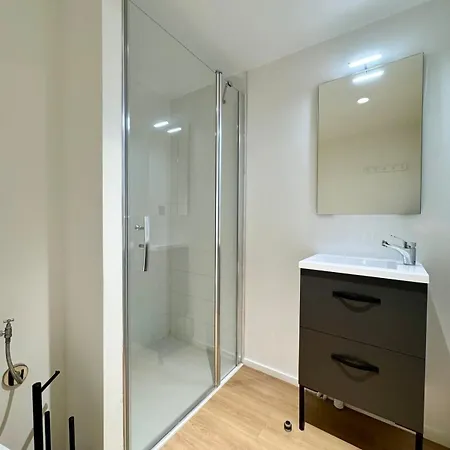 Apartment We Live Sharies - B302